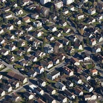 Dieses Urteil spart Eltern Tausende Franken Steuern Ein Einfamilienhaus reiht sich an das naechste in Buchs, Kanton St. Gallen, aufgenommen am Freitag, 5. November 2010. (KEYSTONE/Alessandro Della Bella)
SCHWEIZ BUCHS