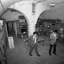 Ein Staatsgeheimnis wird gelüftet Der Weinkeller des Bundesrats im von Wattenwyl-Haus 1986