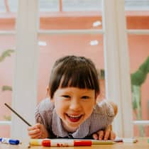 Diese drei Dinge sollte Ihr Kind vor dem Schuleintritt üben <p>Lesen, Schreiben und Rechnen müssen die Kinder vor dem Schuleintritt nicht können. Es sind andere Fähigkeiten, die am ersten Schultag beherrscht werden sollten.</p>