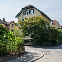 So klappt der Hauskauf im Team – vier Modelle Alters-WG in der Winterthrurer Altstadt, Spätwerk. Vier Modelle, wie Gemeinschaften zusammen Wohneigentum kaufen können.