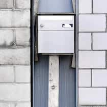 Dieser Steuerspartrick ging voll daneben Ein provisorisch befestigter Briefkasten. Kanton Zuerich, Schweiz, August 2021. (KEYSTONE/Alexandra Maechler)BRIEFKASTEN