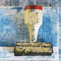 Was auf dem Konto landet, gilt nicht in jedem Fall als Einkommen Stempel «Beitragsübernahme angezeigt» - Die Stadt St. Gallen kürzte einem Sozialhilfeempfänger die Unterstützung, weil dieser Rückzahlungen eines Darlehens erhielt. Dafür setzt es eine Rüge des Bundesgerichts ab: Die Kürzung war nicht gerechtfertigt