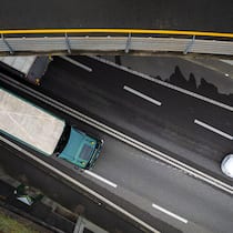 Der Autopilot erobert dieses Jahr die Strassen Blick von oben auf Strasse - Wer ein Auto besitzt oder ein neues kaufen will, muss sich umstellen: 2026 bringt Erleichterungen im digitalen Bereich – und strengere Vorschriften. Ein Überblick über die wichtigsten Änderungen