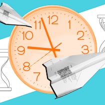 Wann Sie Mahngebühren wirklich zahlen müssen Eine orange Uhr mit Mahnungen als Papierfliegern vor Sanduhren. Was gilt bei Mahngebühren.