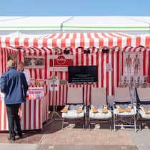 So ein Messe-Schnäppchen kann Sie teuer zu stehen kommen Ein Messestand in der Schweiz. Wer sich an einer Werbeveranstaltung überrumpeln lässt und teure Ware kauft, kann vom Vertrag zurücktreten. An der Messe gilt das nicht.