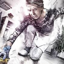 Die Frau mit den sieben Jobs Eine Frau schrubbt den Boden