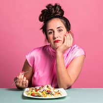 Adios Zucker! Beobachter Autorin im Selbstversuch demotiviert vor einem Salatteller