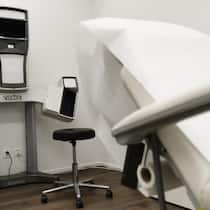Pallas-Ärzte müssen Busse bezahlen Behandlungsraum einer Pallas-Klinik - Die Aargauer Behörden verhängen Bussen von mehreren Tausend Franken gegen zwei Ärzte der Pallas-Kliniken. Sie haben ihre Aufsichtspflicht für andere Ärzte nicht wahrgenommen und Leistungen falsch abgerechnet