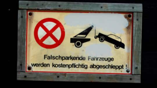 Wann gilt Halten als Parkieren?