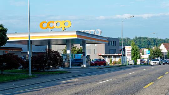 Coop Tankstelle an der Weinfelderstrasse in Amriswil. An Schweizer Tankstellen schwappte die Verwässerungstaktik von der Politik auf den Verkehr über. Die Leidtragenden sind die Autofahrer.