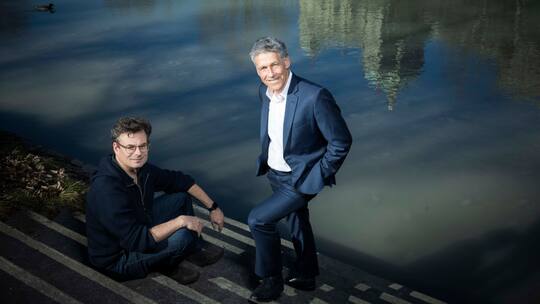 Portraits der zwei Herren: Im Anzug  Michel Huissoud und Daniel Graf. Im Rahmen eines Interviews am 16.02.2023