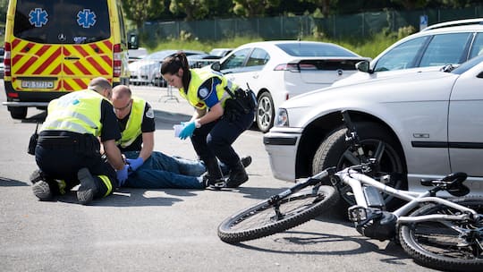 E-Bikes: Hier wird ein Unfall simuliert.