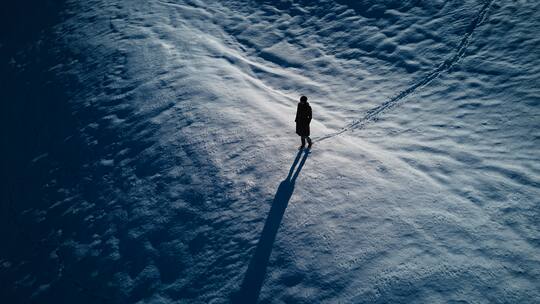 Portraitserie mit Protagonistin, fotografiert in der Deutschschweiz, am Montag, 18. Dezember 2023, für das Magazin Beobachter. Fotograf: Joan Minder