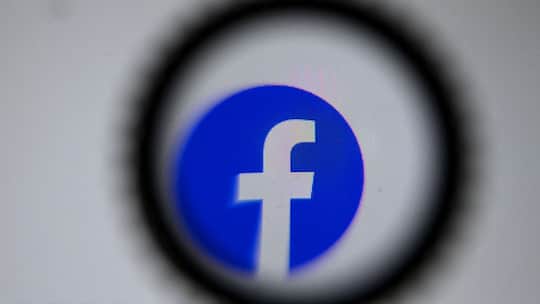 (FILES) In this file photo taken on October 18, 2021 in Moscow shows the US online social media and social networking service Facebook's logo on a tablet screen. - Facebook announced over $9 billion in quarterly profits on October 25, 2021, hours after a US news collective published a deluge of withering reports arguing the company prioritizes its growth over people's safety. (Photo by Kirill KUDRYAVTSEV / AFP) (KEYSTONE/AFP/KIRILL KUDRYAVTSEV)