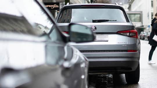Wer ein grosses Auto fährt, könnte künftig mehr fürs Parkieren zahlen.