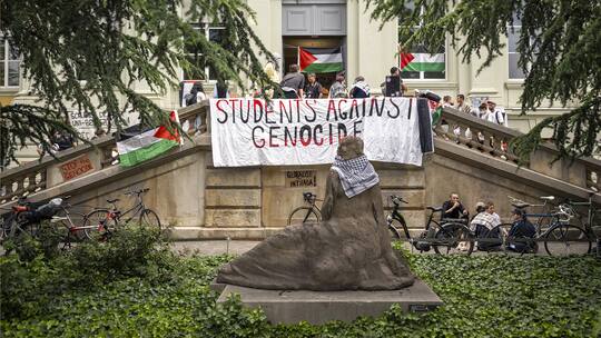 Besetzter Teil der Uni Basel: Pro-Palästinensische Aktivisten fordern eine Sistierung der Zusammenarbeit zwischen der Uni Basel und israelischen Institutionen.