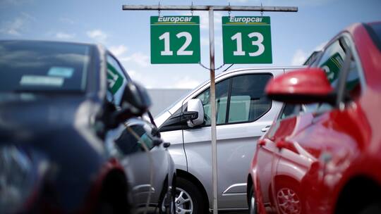 Europcar Mietstation. Der Autoverleih belastet die Kreditkarte einer Kundin – wegen angeblicher Kratzer. Der Schaden wurde aber nie protokolliert. Der Beobachter hakt nach.