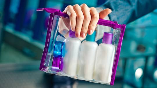 Handgepäck: Wer seine Kosmetik nicht richtig abpackt, muss sie abgeben.
