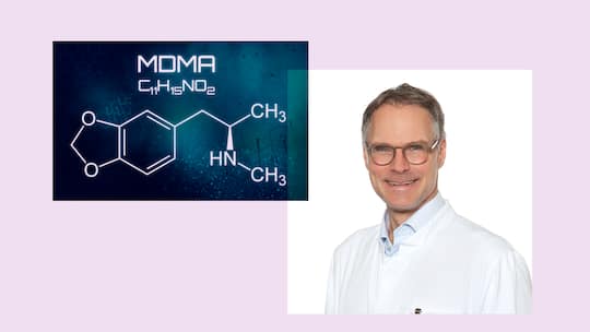 Collage mit Portrait von Prof. Dr. Matthias Emanuel Liechti,ForschungsgruppenleiterProfessor Universität Basel und mit Stockbild einer chemischen Formel von MDMA auf futuristischem Hintergrund