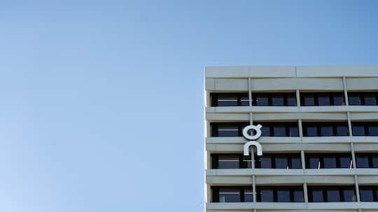 On-Hauptsitz in Zürich West; Vorwurf: Greenwashing Konsumentenschutz verklagt Sportschuh-Hersteller On On gerät wegen Recycling-Versprechen ins Visier des Westschweizer Konsumentenschutzes. Der Beobachter erklärt die Hintergründe.