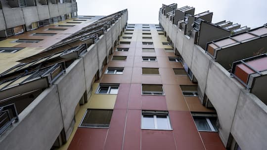 Wohnhaus in Genf von unten aufgenommen