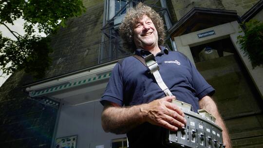 Peter Maurer vor dem Mattelift in Bern