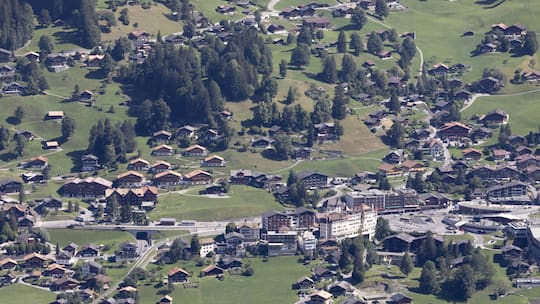 Grindelwald von oben - Ausländer dürfen in der Schweiz nur sehr eingeschränkt Grundstücke kaufen und vererben. Das Bundesgericht zieht nun sogar die Schraube an