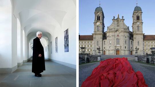 Pater Lorenz; rechts: Kloster Einsiedeln, Welttheater 2007