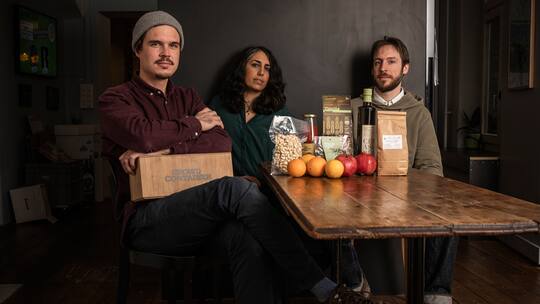 Nicolas Fojtu, Sunita Wälti und Tobias Joos (v. l.) von Crowd Container