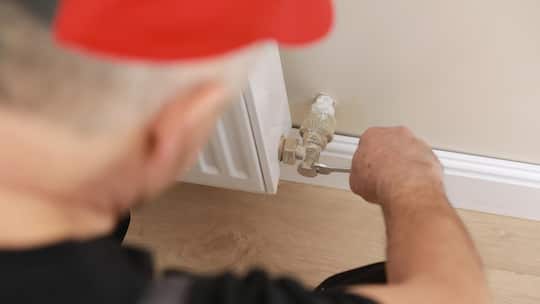 Ältere Arbeitnehmer trifft eine Entlassung oft hart. Der Beobachter zeigt, wie Sie eine missbräuchliche Entlassung erkennen und vor Gericht anfechten Sanitär flickt Radiator -