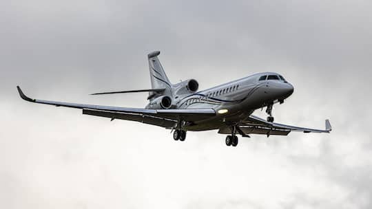 Daussault Falcon 8X - Während viele Familien nicht wissen, wie sie ihre Krankenkassenprämien bezahlen sollen, leistet sich das Novartis-Management einen neuen Luxus-Privatjet. Was sagt die Politik dazu