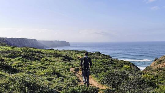 Fischerpfad im Naturpark: Wandern mit Blick auf das Meer und den berühmten Leuchtturm