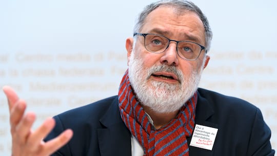 Carlo Sommaruga, Praesident Mieterinnen- und Mieterverband Schweiz, Staenderat (GE), spricht an einer Medienkonferenz ueber die Abstimmung ueber die Initiative ´ Mehr bezahlbare Wohnungen ª , am Dienstag, 7. Januar 2020, im Medienzentrum Bundeshaus in Bern. (KEYSTONE/Anthony Anex)