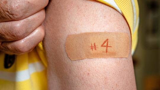 Auf einem Pflaster ist #4 (Nr. 4) notiert