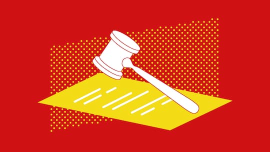 Ein Richterhammer vor einem roten Hintergrund. In der Rubrik «Das Urteil» stellt der Beobachter regelmässig die neuesten Bundesgerichtsentscheide vor und zeigt, wie bei Fragen zu Alimente, Erbschaft sowie weiteren rechtlichen Fragen das höchste Schweizer Gericht geurteilt hat