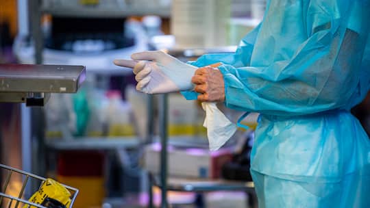 Pflegender in Intensivstation im Universitätsspital in Lausanne