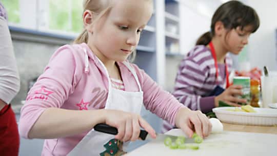 Junges Gemüse am Herd