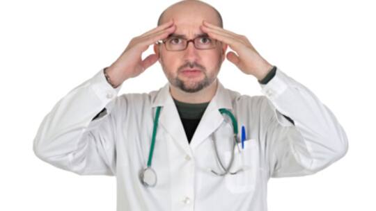 Ein goldener Chip und viele rote Köpfe