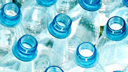 Hormone im Mineralwasser: ja – aber woher?