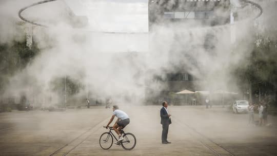 Testballon abgeblasen. Die Wolke aus Sprühnebel über dem heissen Zürcher Turbinenplatz wurde nach zwei Probejahren 2022 und 2023 wieder abmontiert.