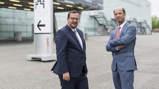 Nationalrat Philipp Matthias Bregy, CVP-VS, links, und Staenderat Beat Rieder, CVP-VS, an der Sommersession der Eidgenoessischen Raete.