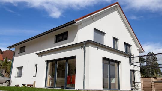 Neues Einfamilienhaus ist bezugsbereit.