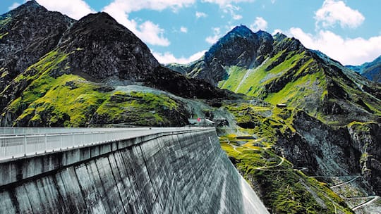 Über der Steilwand wandern