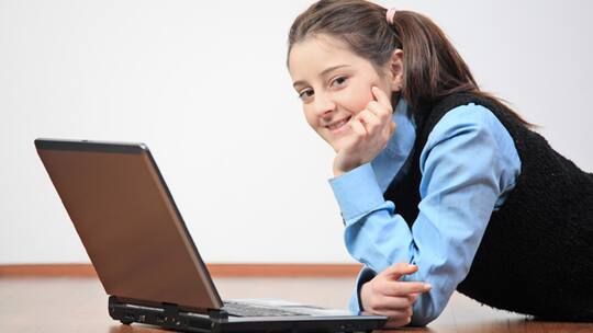 Mädchen, an die Computer!