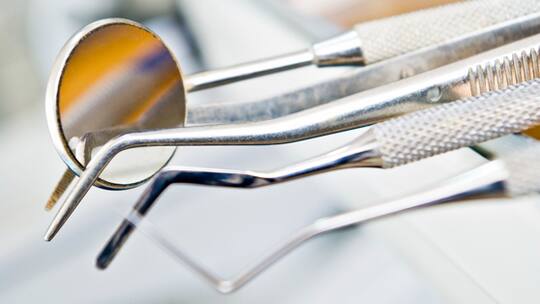 Der Zahnarzt will Bares