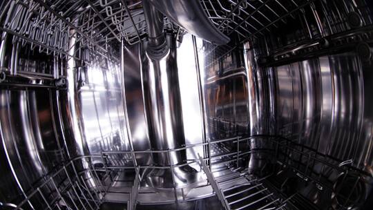 Die Mieter und der Geschirrspüler