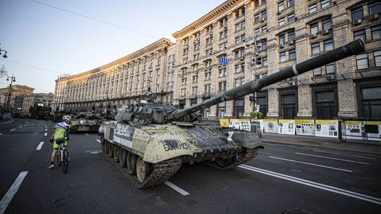 Parade von gekaperten russischen Panzer am Unabhängkeitstag der Ukraine in Kiew (25. August)
