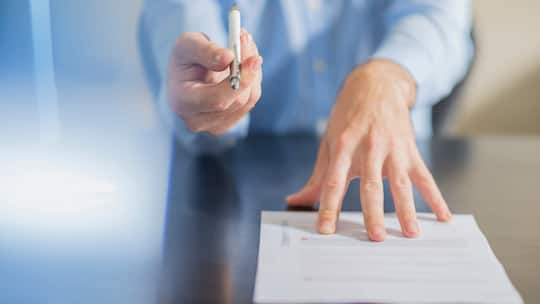 Versicherungsberatung im Säule 3a: Werden ausländische Zugezogene über den Tisch gezogen?