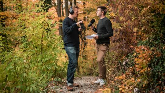 Die Sagenjäger Simon Berginz und Andi Wullschleger machen einen Podcast über die Ruine Alt-Wülflingen.
