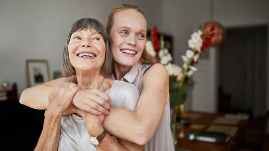 Dank Spenden kommt Hilfe ins Haus: Katia Selovic kann von ihrer Nichte zu Hause betreut werden